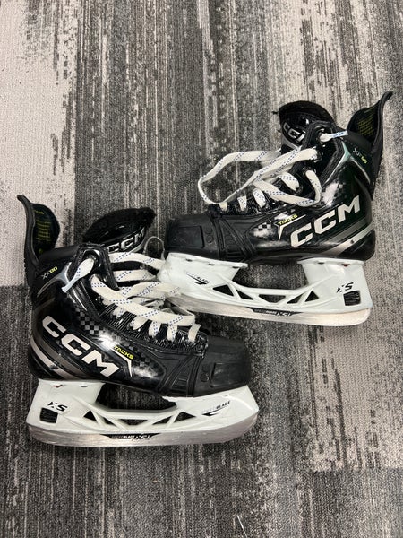 Junior CCM Tacks XF 80 Hockey Skates Regular Width Size 2 (Used)