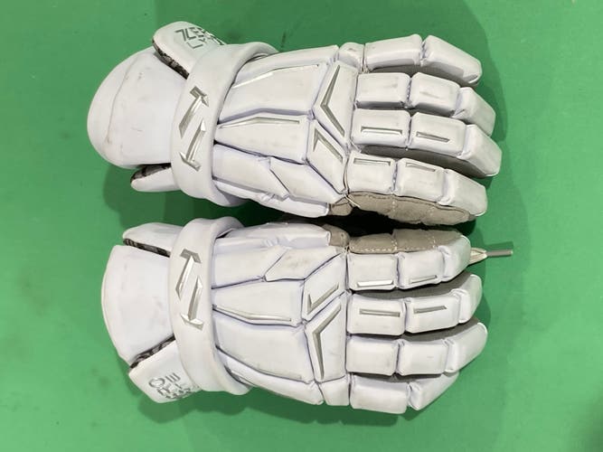 True Zerolyte Lacrosse Gloves 10" (Used)