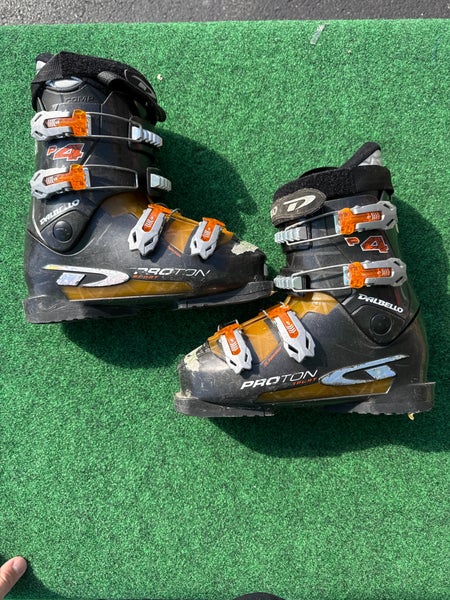 Kid's Dalbello Proton P4 Ski Boots (Used) | Mondo 23.5 (279mm)