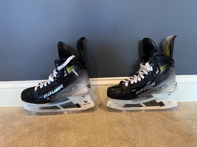 Bauer Vapor Hyperlite 2 Hockey Skates 8 Fit 2 (Used) + extra black steel