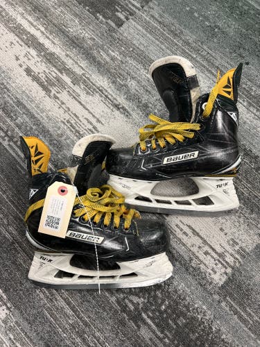 Junior Bauer Supreme S180 Hockey Skates Regular Width Size 2 (Used)