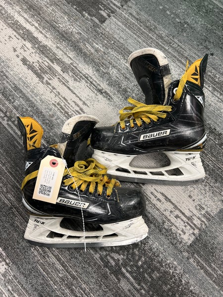 Junior Bauer Supreme S180 Hockey Skates Regular Width Size 2 (Used)