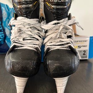 2022 Bauer Supreme M5 Pro Hockey Skates Regular Width 7 (Used)