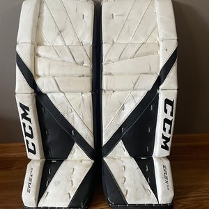 30" CCM Extreme Flex 5.5 Goalie Leg Pads (Used)