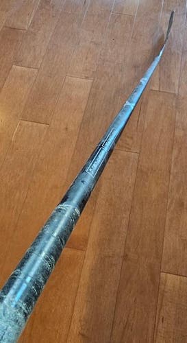 Senior Bauer Vapor X Right Handed Hockey Stick Two Piece (Used)