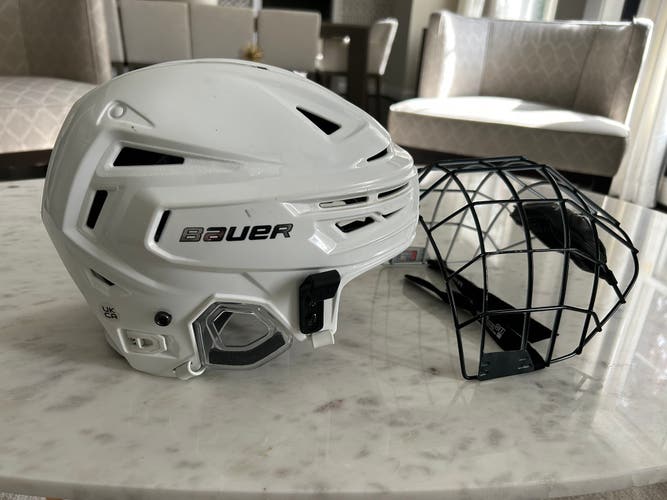 Large Bauer Re-Akt 150 Helmet (Used)