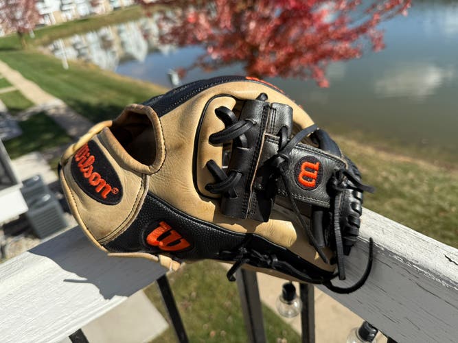 Nov 2015 Wilson A2000 GOTM RHT Baseball Glove 11.5" (Used)