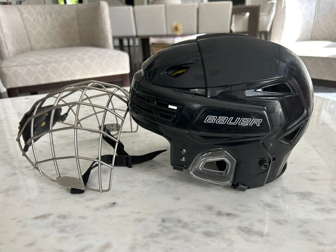 Medium Bauer Re-Akt 200 Helmet (Used)