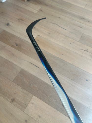Senior Bauer Vapor FlyLite left Handed Hockey Stick P28 (New) 70