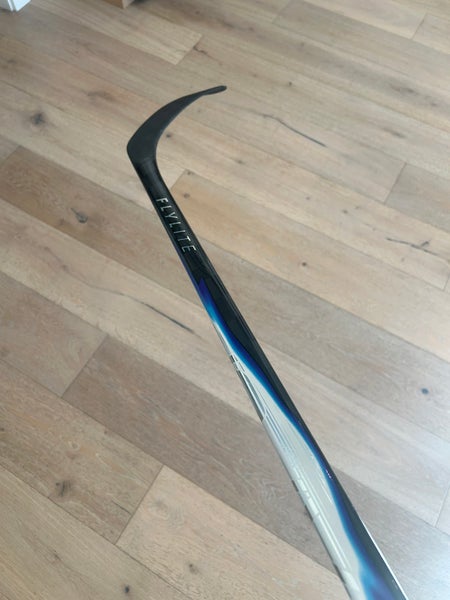 Senior Bauer Vapor FlyLite left Handed Hockey Stick P28 (New) 70