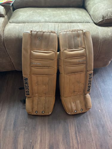28" Vaughn Velocity V5 Goalie Leg Pads (Used)