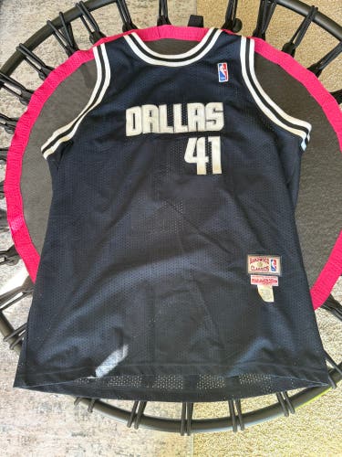 Dirk Nowitzky Dallas Mavericks Large Adult Unisex Mitchell & Ness Jersey (Used)