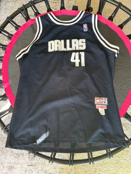 Dirk Nowitzky Dallas Mavericks Large Adult Unisex Mitchell & Ness Jersey (Used)