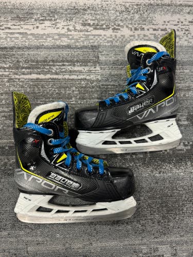 Junior Bauer Vapor 3X Hockey Skates Regular Width Size 3.5 (Used)