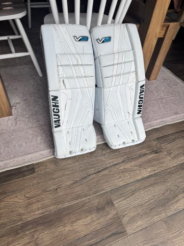 24" Vaughn Velocity V9 Goalie Leg Pads (Used)