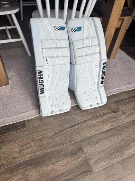 24" Vaughn Velocity V9 Goalie Leg Pads (Used)