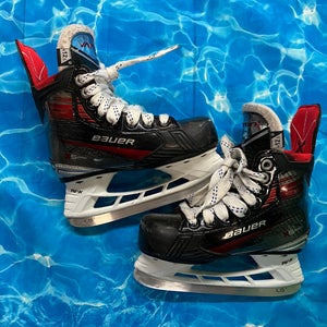 Youth Bauer Vapor X5 Pro Hockey Skates Regular Width 12.5 (Used)