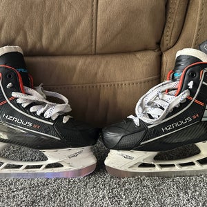 2023 True HZRDUS 9X Hockey Skates Regular Width 9 (Used)