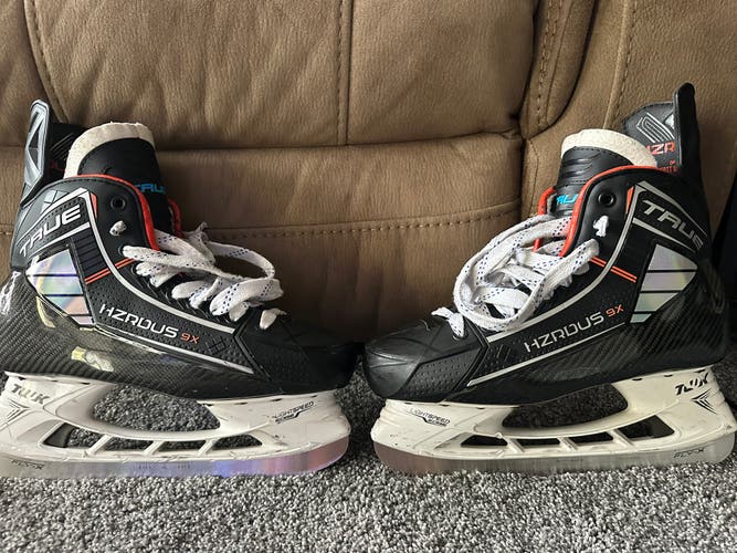 2023 True HZRDUS 9X Hockey Skates Regular Width 9 (Used)
