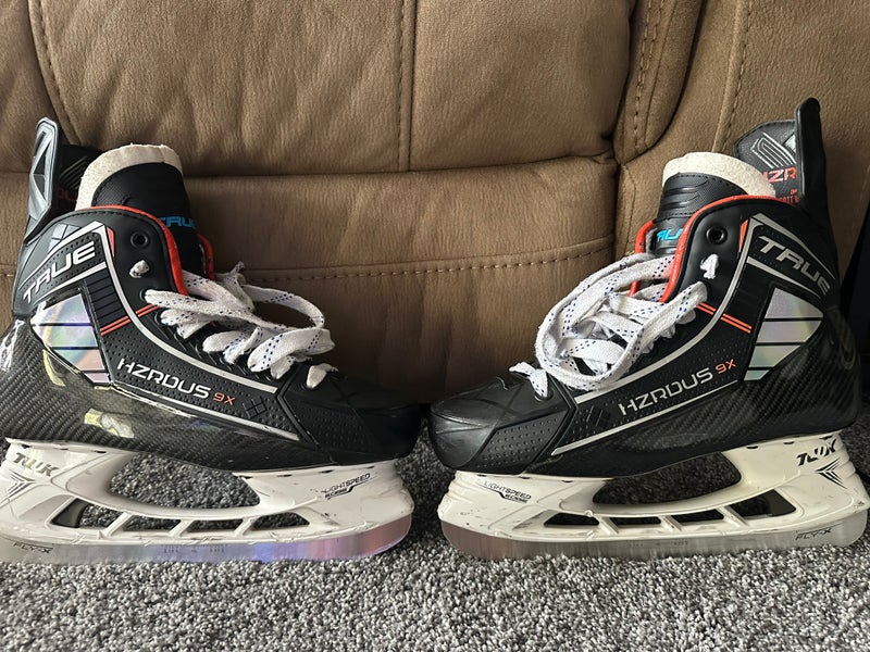 2023 True HZRDUS 9X Hockey Skates Regular Width 9 (Used)