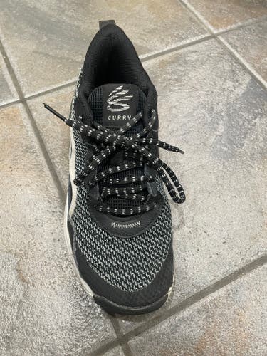 Kid's 4.5Y (Big Kids / Youth) Under Armour Shoes (Used)