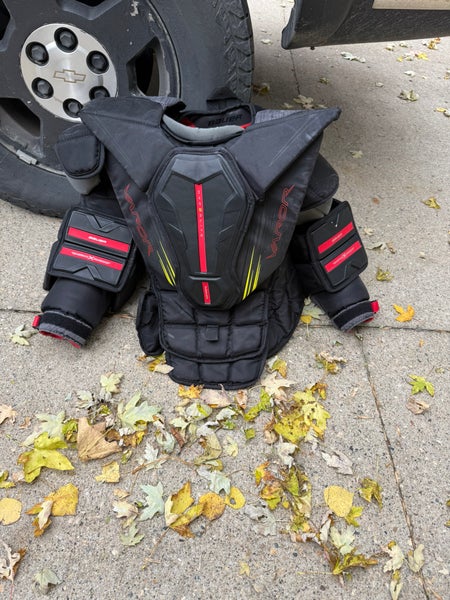Large 2024 Bauer Vapor Hyperlite 2 Goalie Chest Protector (Used)