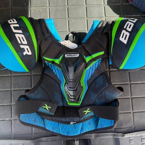 Boy’s Medium Youth Bauer Shoulder Pads (Used)