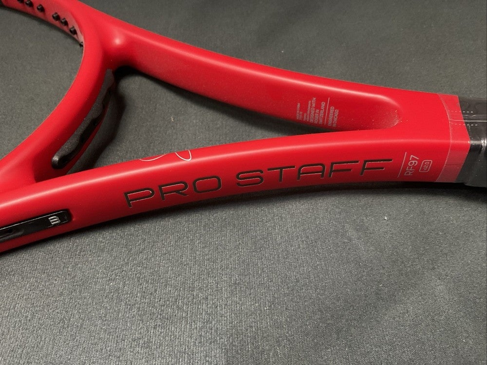 Wilson pro staff rf 97 v13, the same model as federer, the artwork in the tennis