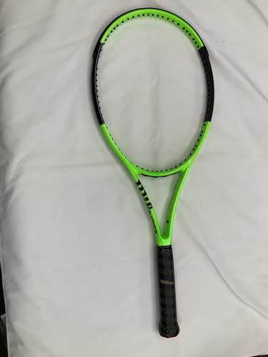 Wilson K-Blade 98  Pro Stock  - Grip Size 4 3/8