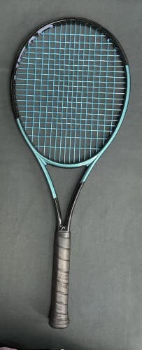 Head Gravity MP 2025 STRUNG 4 1/4 ( Mid Plus Tennis 100 sq 295g 10.4oz 16x20 )