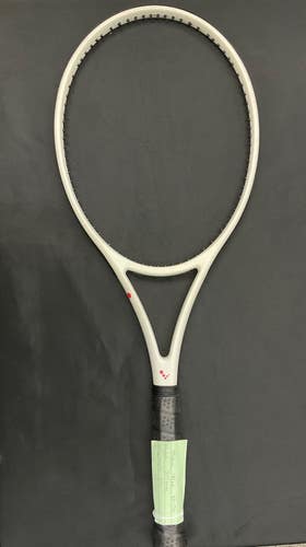 Vantage VT Custom 95 In Sq, Grip Size 4 1/8,  18x20 Unstrung Tennis Racquet