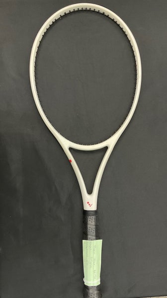 Vantage VT Custom 95 In Sq, Grip Size 4 1/8,  18x20 Unstrung Tennis Racquet