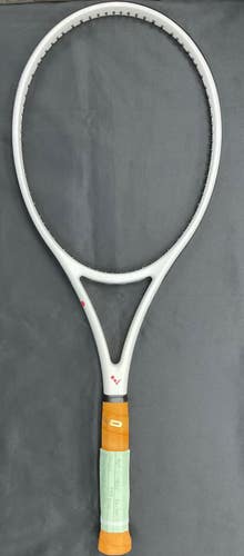 Vantage VT Custom 95 In Sq , Grip Size 4 1/4,  18x20 Unstrung Tennis Racquet