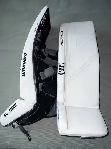 Warrior Ritual G6 E+ Senior Goalie Leg Pads - 35" (+1.5) - BRAND NEW - Pixallo.store