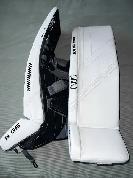 Warrior Ritual G6 E+ Senior Goalie Leg Pads - 35" (+1.5) - BRAND NEW - Pixallo.store