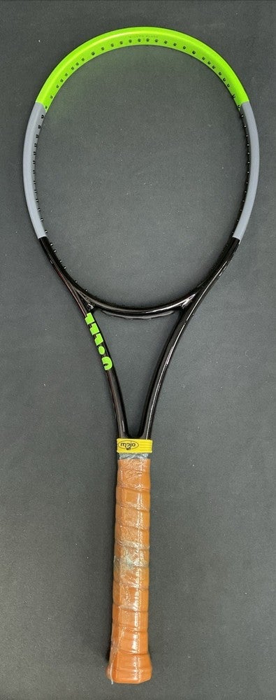 Wilson Ultra Pro V4 – Tamis 97, Manche 4 3/8, état Top (occasion)