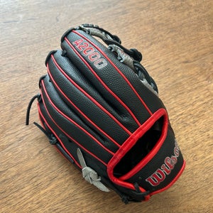 2024 Wilson RH Infield A2000 1975 Baseball Glove 11.75" (New)