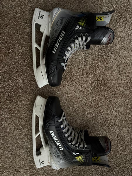 2023 Bauer Vapor Hyperlite 2 Hockey Skates Wide Width 7.5 (Used)
