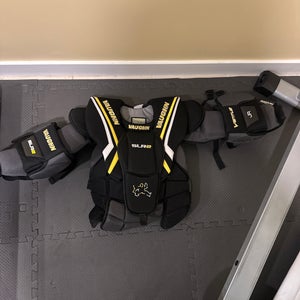 Large Vaughn Ventus SLR2 Goalie Chest Protector (Used)