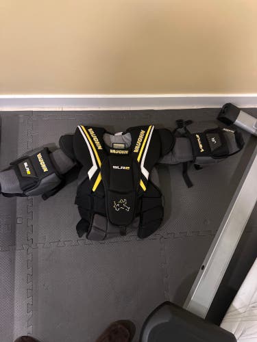 Large Vaughn Ventus SLR2 Goalie Chest Protector (Used)