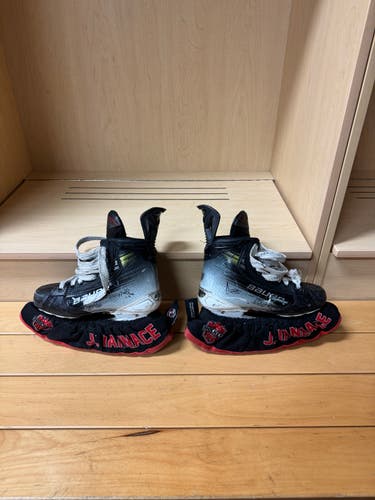 2024 Bauer Vapor Hyperlite 2 Hockey Skates Regular Width Size 4.5 (Used)