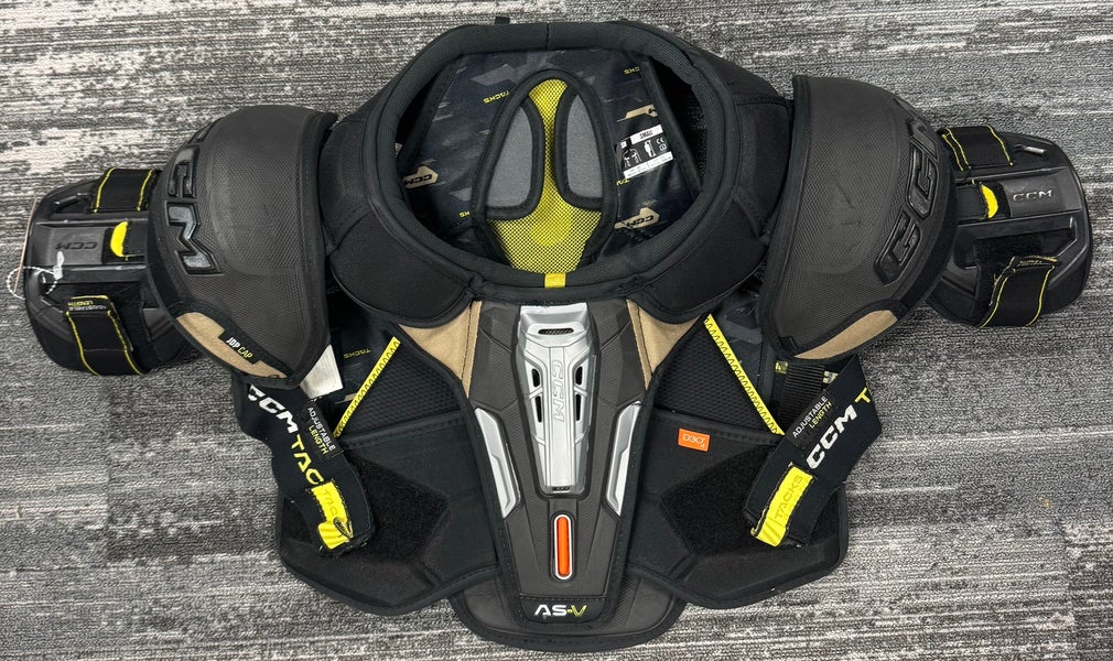 Small Senior CCM Tacks AS-V Shoulder Pads (Used)