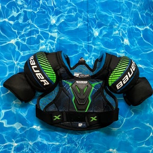 Large Youth Bauer bauer x Shoulder Pads (Used)