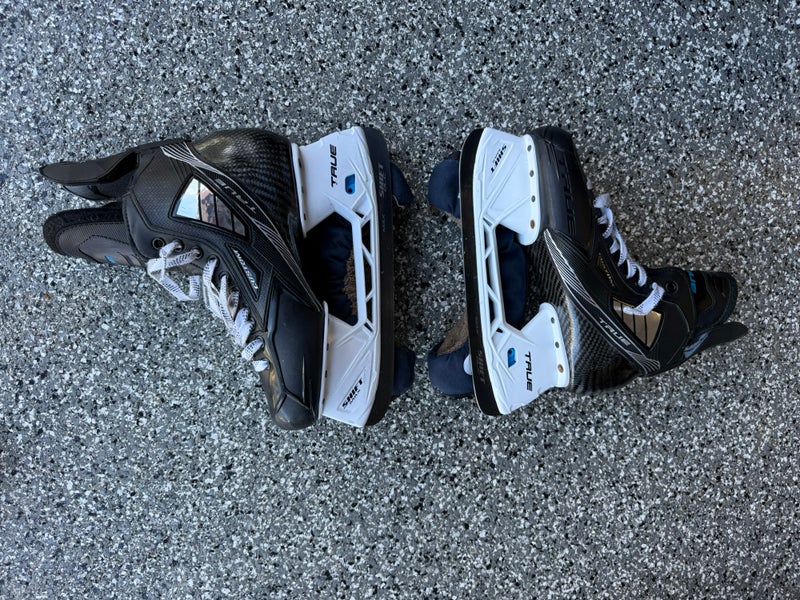 2024 True Pro Custom Hockey Skates Regular Width 9.5 (Used)