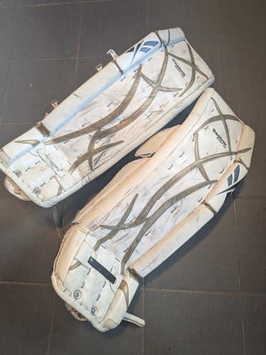 35" Reebok 9000 Goalie Leg Pads (Used)