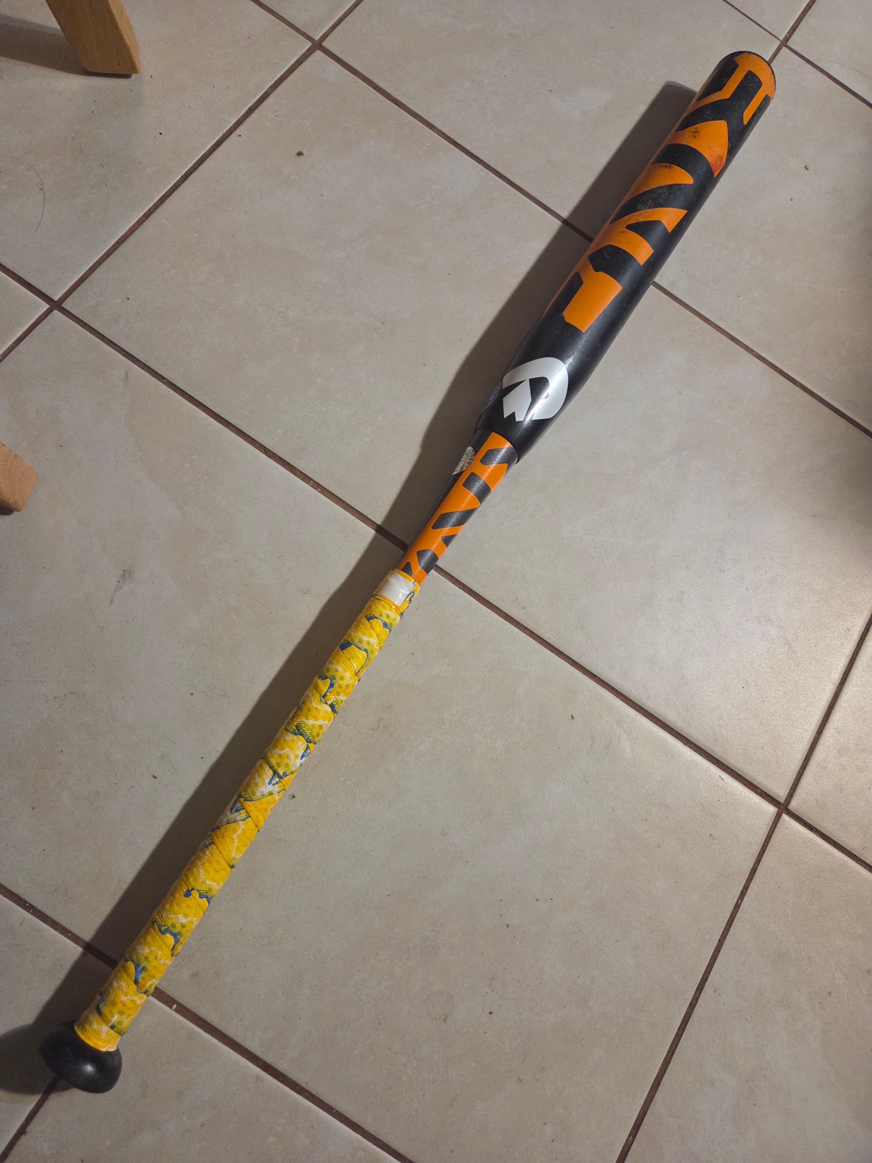 Batte De Softball DeMarini Stadium 27 Oz 34 Pouces - Alliage, Charge Finale Extrême, Occasion