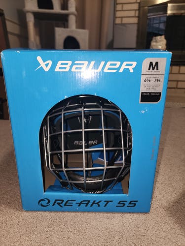 NIB Bauer RE-AKT 55 Ice Hockey Helmet Black Size Medium