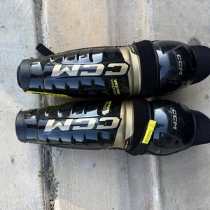 Senior CCM Vector 16" Shin Pads (Used)
