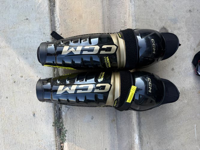 Senior CCM Vector 16" Shin Pads (Used)