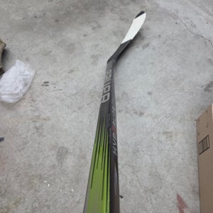 Junior Bauer Vapor Hyperlite 2 Left Hand Hockey Stick p28 (Used)